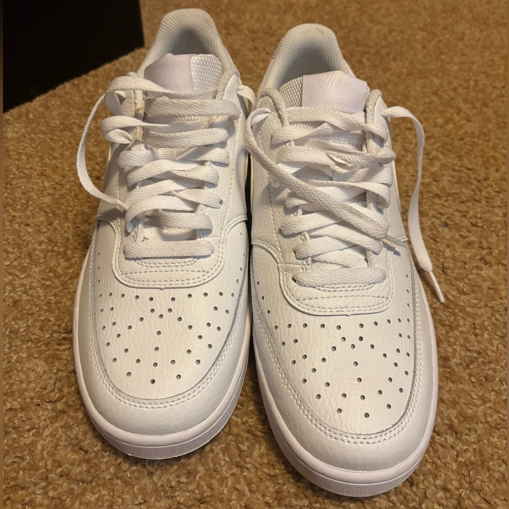 BRAND NEW!!! Nike White Sports Sneakers